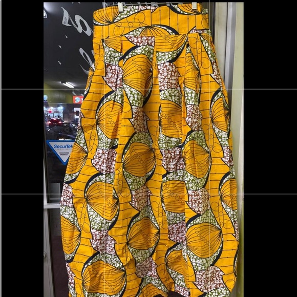 Skirts - Picture 2 of 4